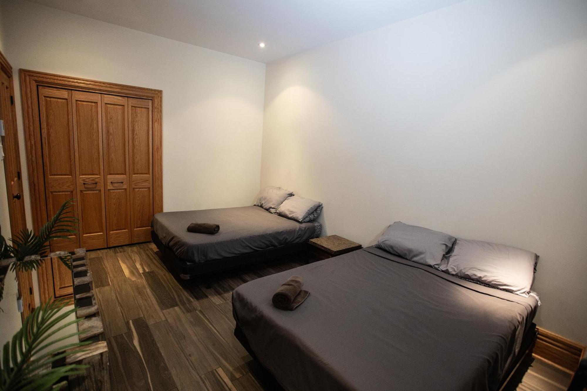 Spacious Downtown Montreal Apartment, 4Br-2Ba,Free Wifi Luaran gambar