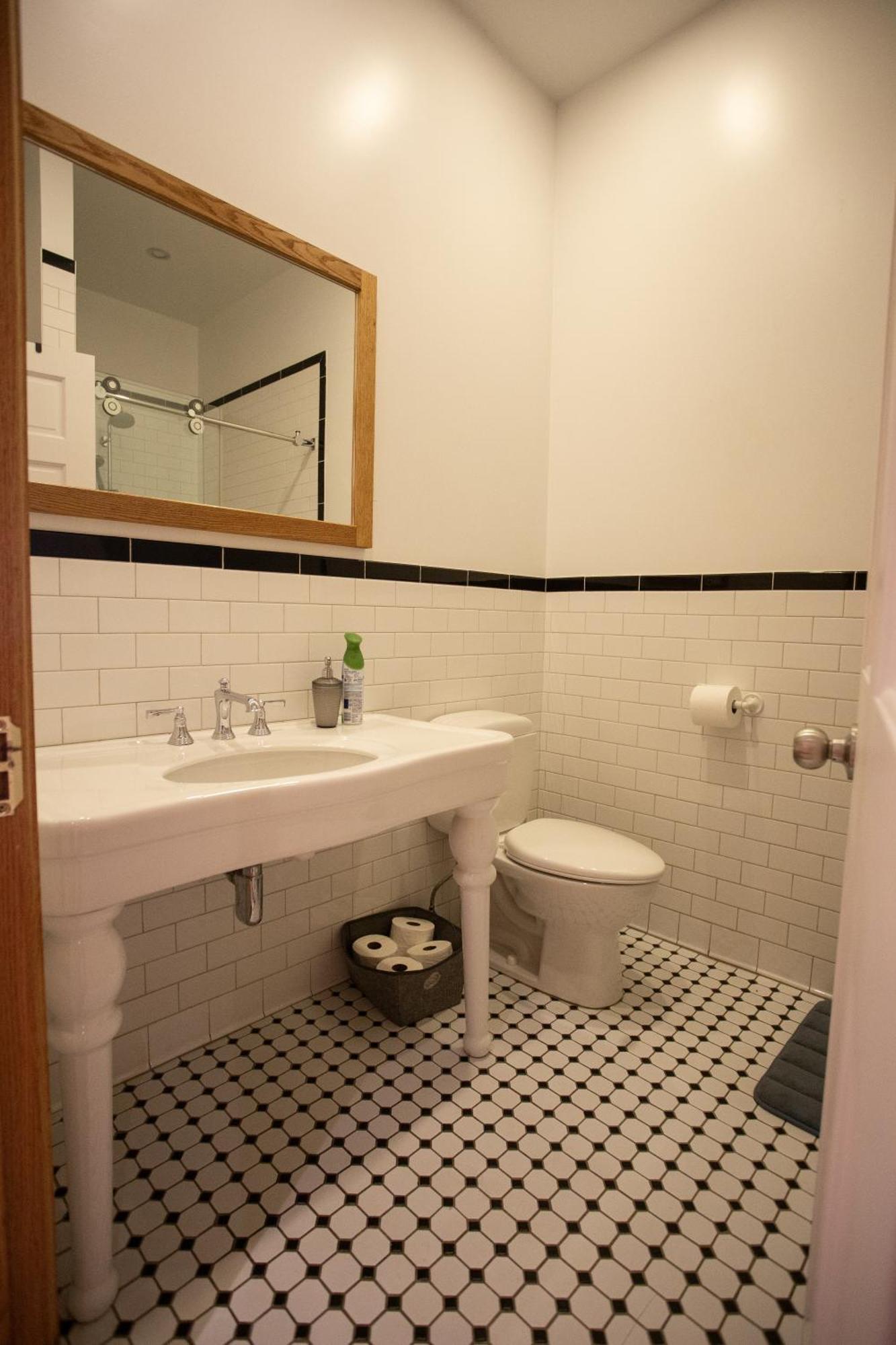Spacious Downtown Montreal Apartment, 4Br-2Ba,Free Wifi Luaran gambar