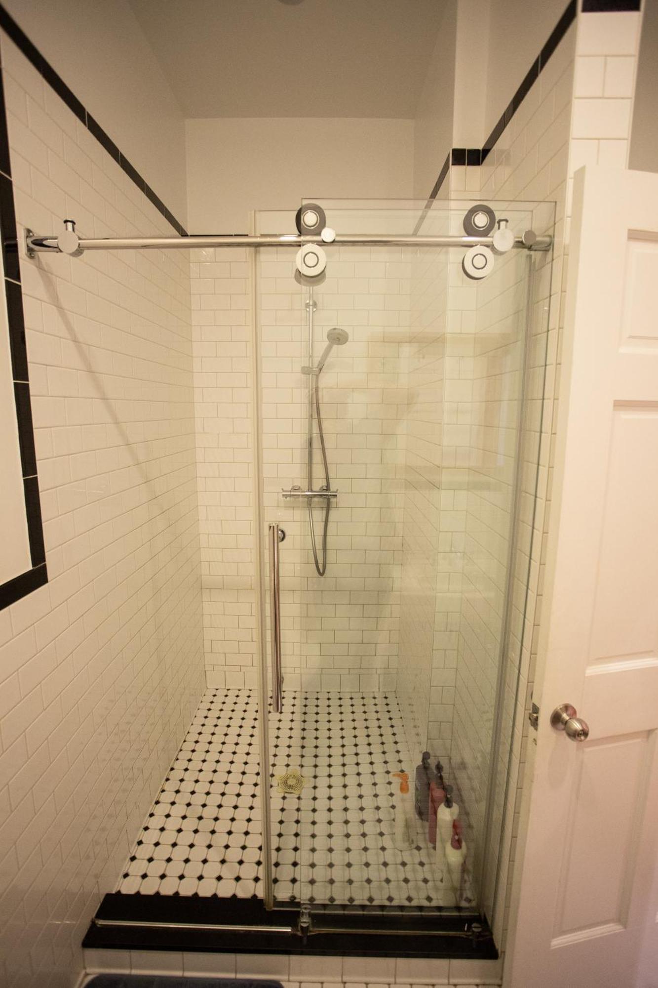 Spacious Downtown Montreal Apartment, 4Br-2Ba,Free Wifi Luaran gambar